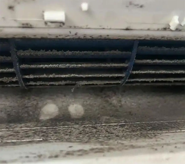 仁寿空调吹的风有股烧焦味是怎么回事